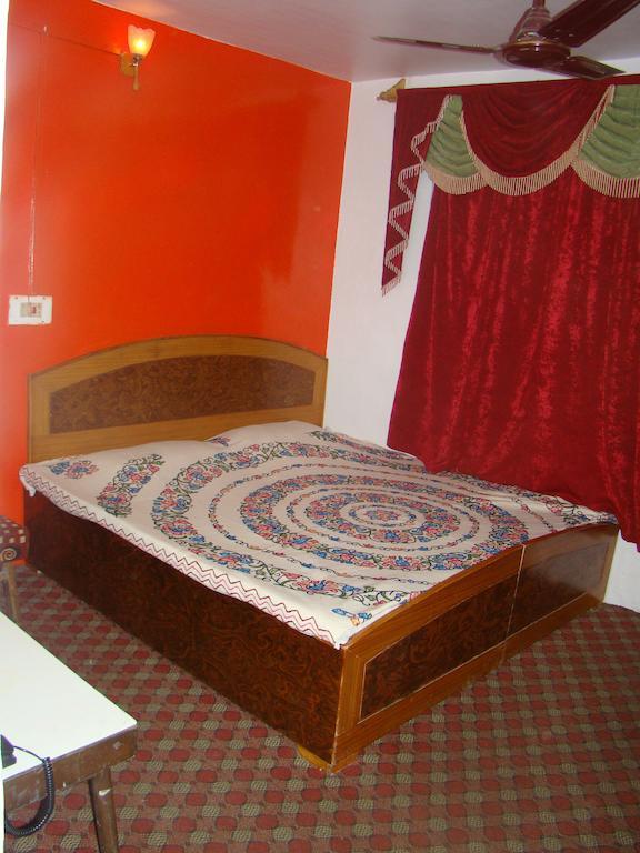 Hotel Grand City Srīnagar Kamer foto
