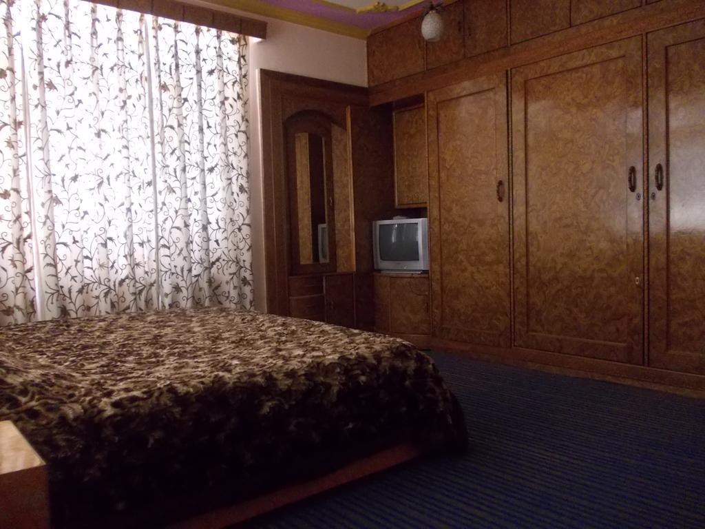 Hotel Grand City Srīnagar Kamer foto