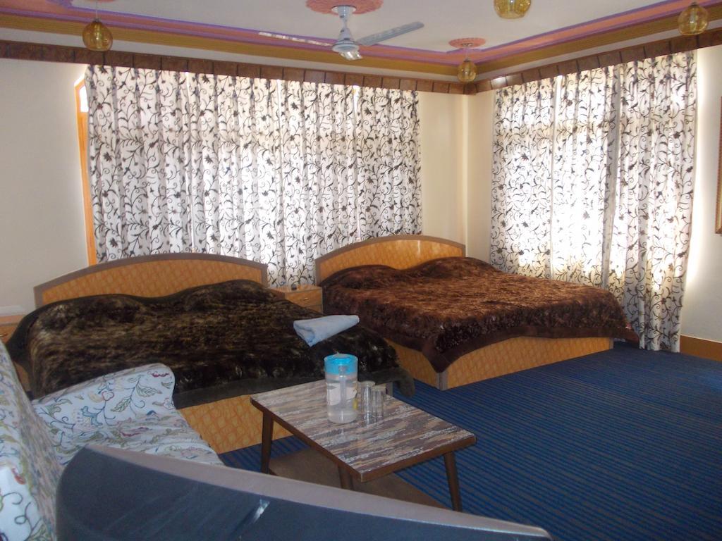 Hotel Grand City Srīnagar Kamer foto
