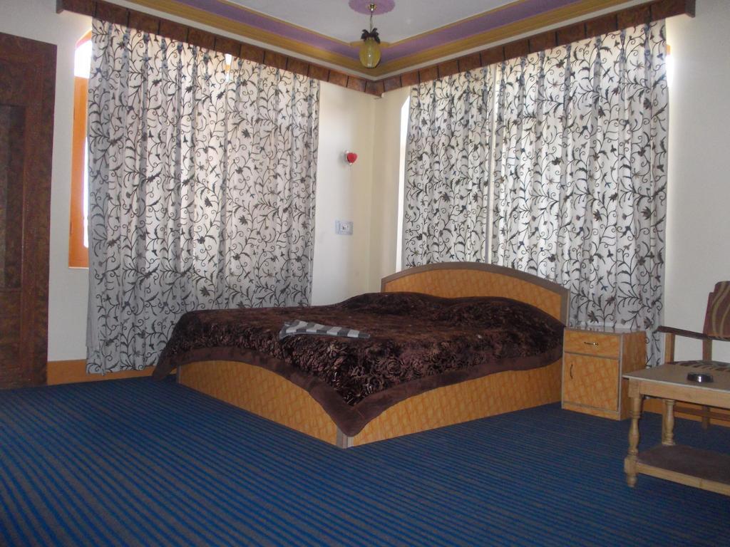 Hotel Grand City Srīnagar Buitenkant foto