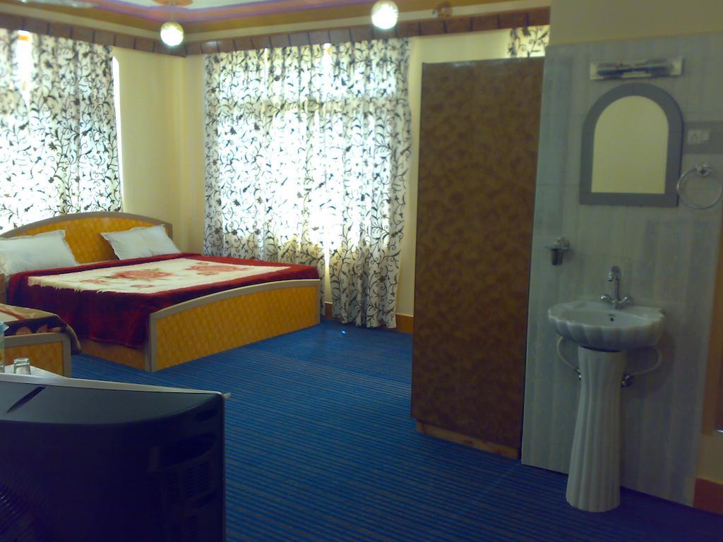 Hotel Grand City Srīnagar Buitenkant foto
