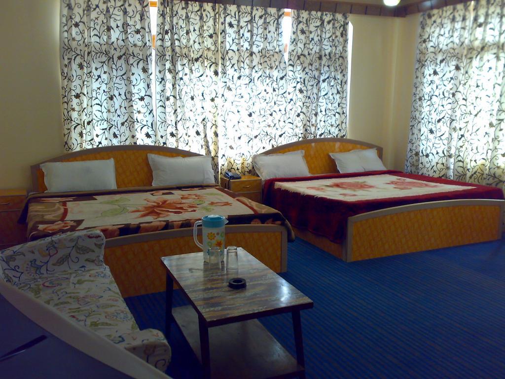 Hotel Grand City Srīnagar Buitenkant foto