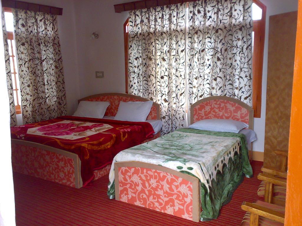 Hotel Grand City Srīnagar Buitenkant foto
